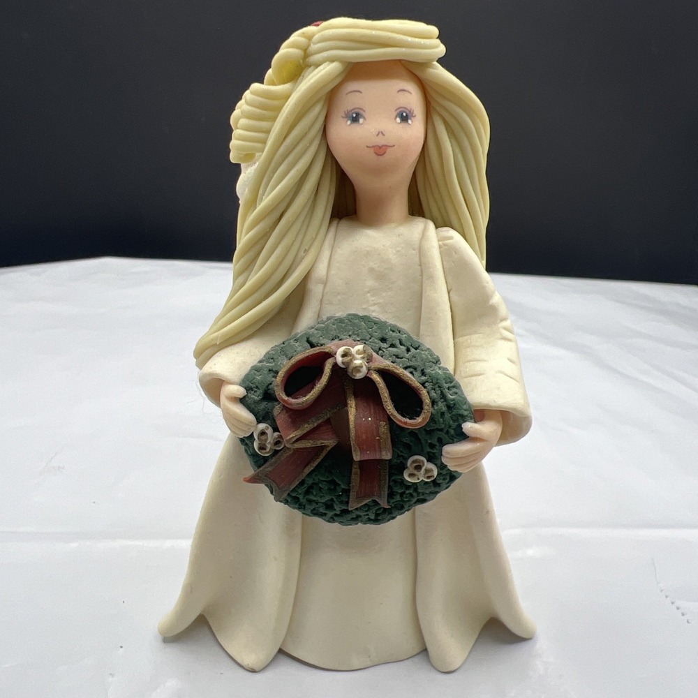 Vintage Kneeded Angels Holiday Spirit Figurine #6202 Pavilion Gift Wreath 4.5"